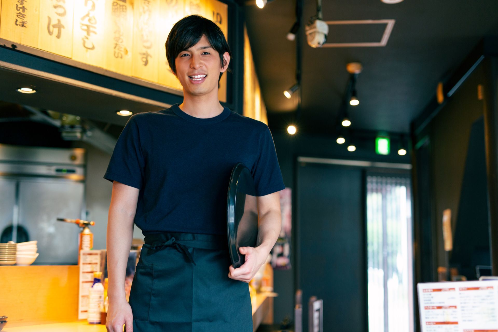 スタッフ名前1